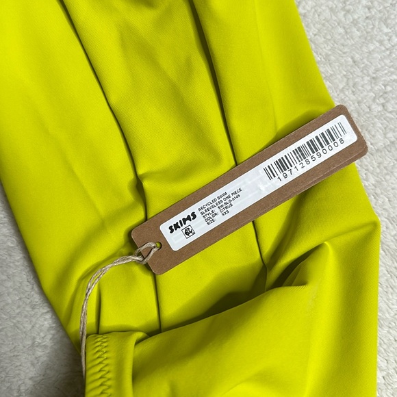 NWT! SKIMS Signature Swim Sport Zip Front Sleeveless One Piece neon citrus XXS - Picture 7 of 8
